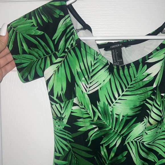 green pencil dress - Picture 2 of 4